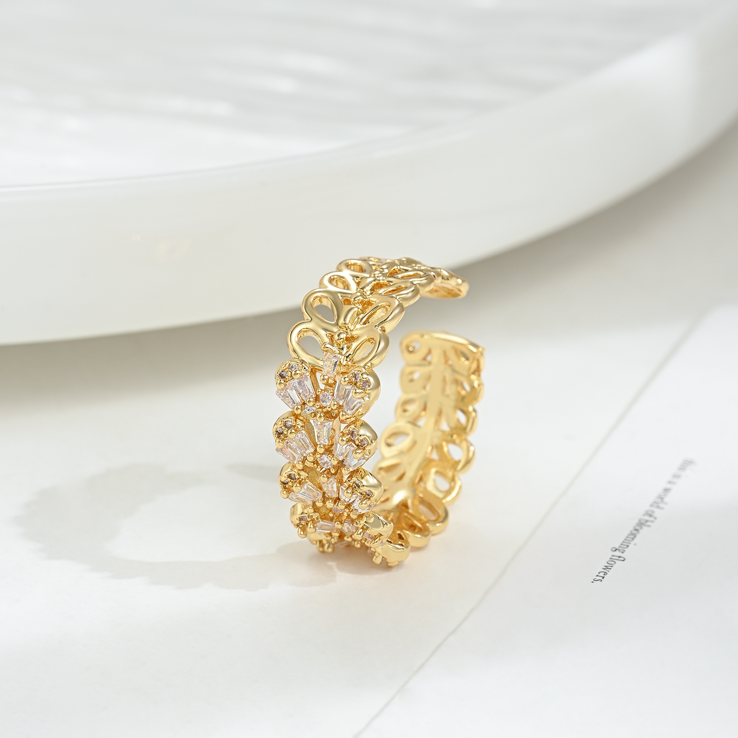 A new trendy, light luxury ring with an adjustable opening that is fashionable and versatile Application Scenario