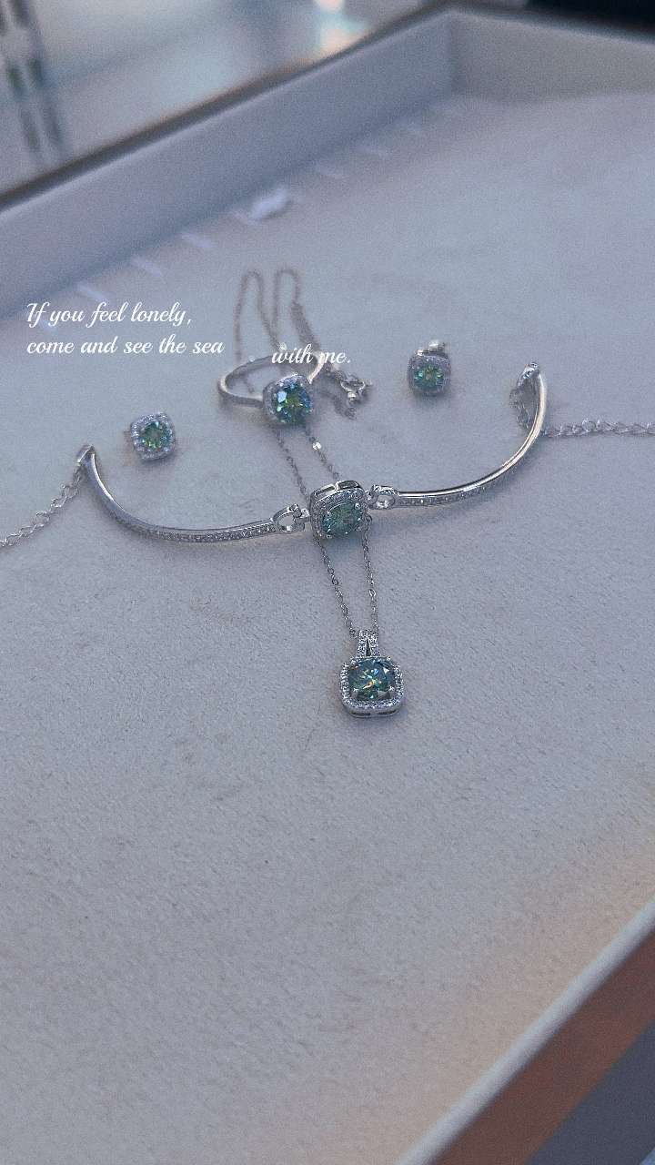All-silver Moissanite jewelry, necklaces, bracelets, earrings, rings, sets, fashionable and versatile ladies' accessories