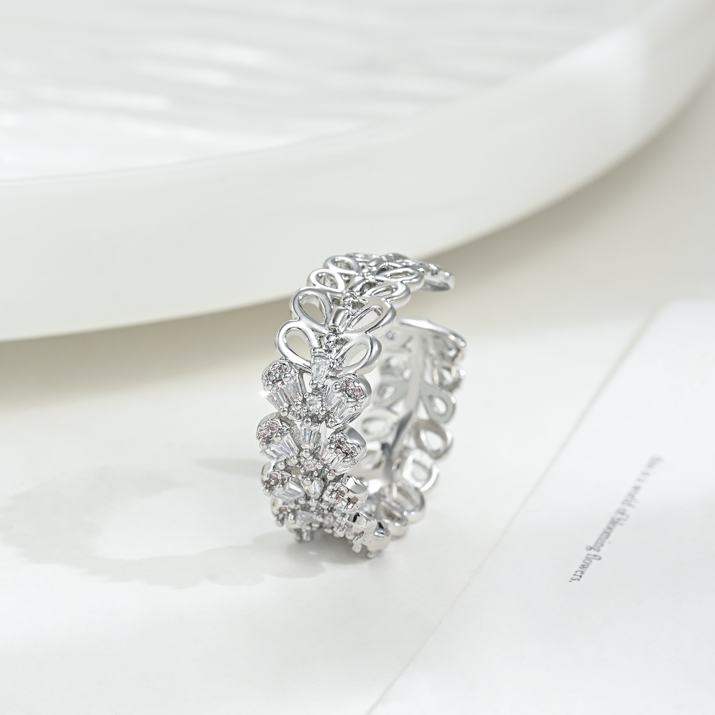 A new trendy, light luxury ring with an adjustable opening that is fashionable and versatile Item Picture