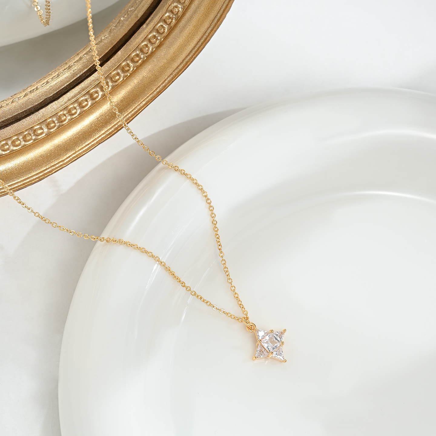 A light luxury and niche diamond-shaped necklace with a high-end feminine charm and a collarbone chain as a gift for your girlfriend Application Scenario