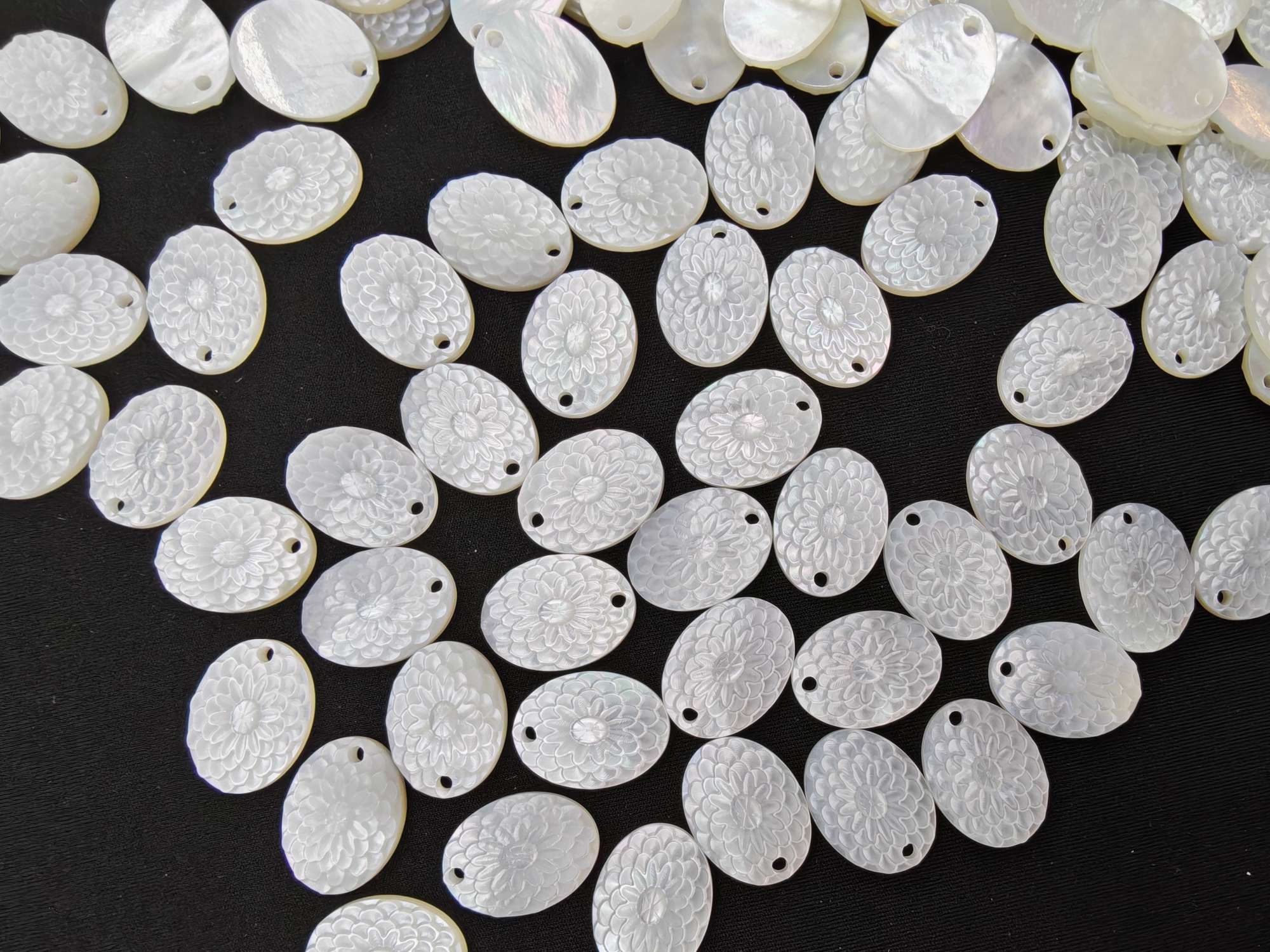 Natural shell DIY accessories, white butterfly shell finely carved accessories, bracelet accessories, necklace accessories