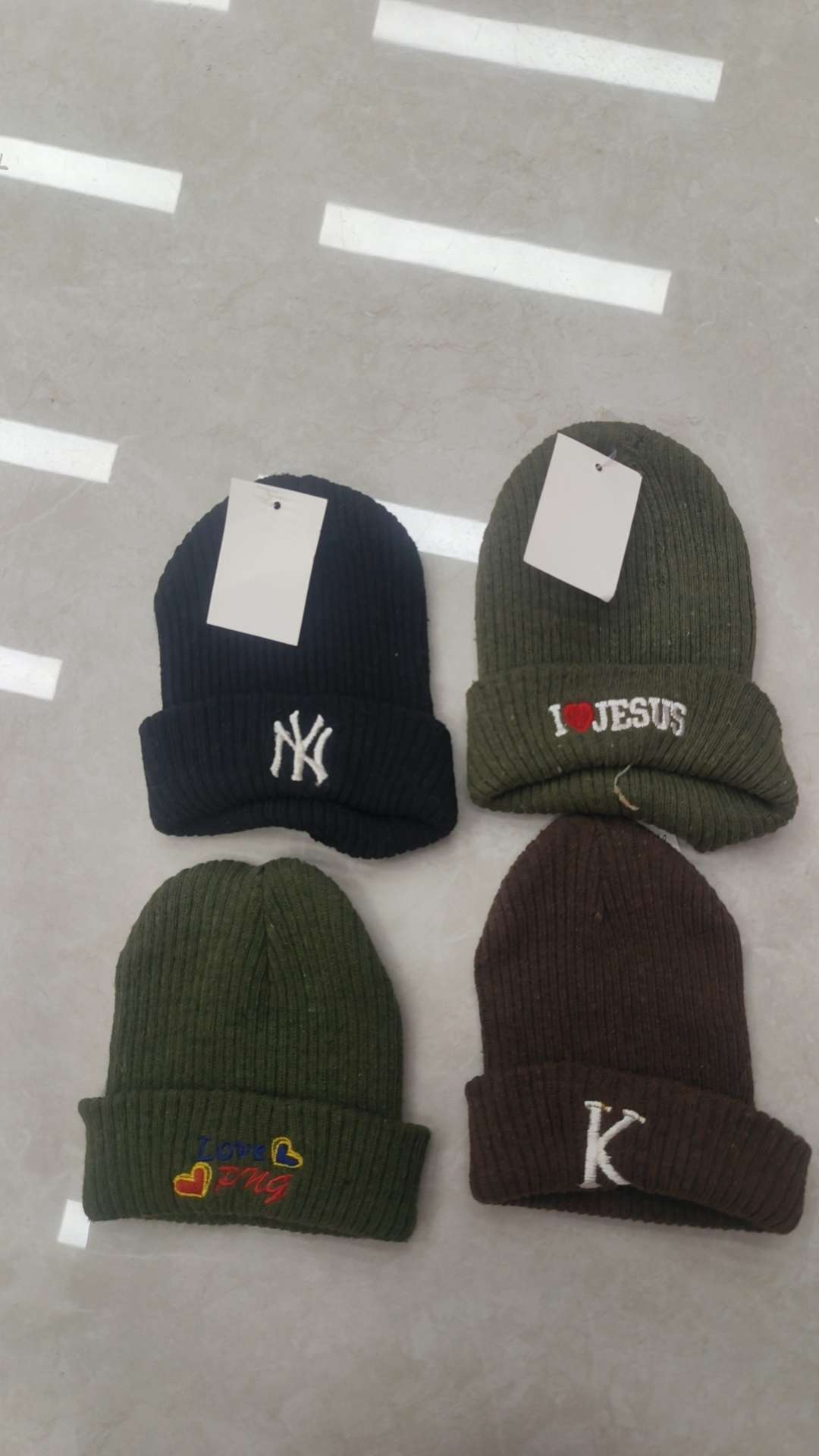 Chenille thickened woolen cap, letter jacquard knitted cap, unisex windproof and warm ear-protecting cap, autumn and winter commuting cycling cold cap Item Picture