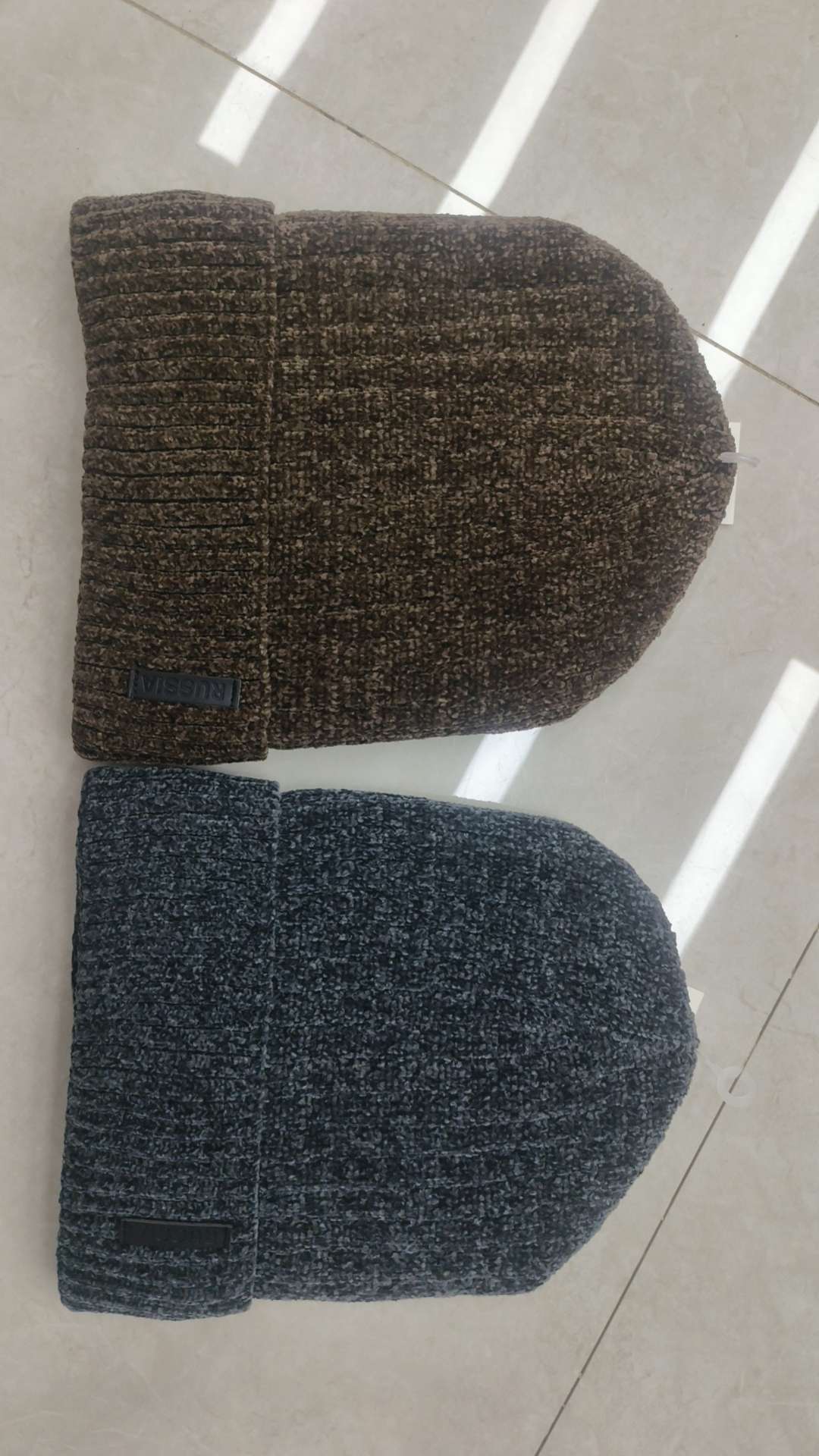 Chenille thickened woolen cap, letter jacquard knitted cap, unisex windproof and warm ear-protecting cap, autumn and winter commuting cycling cold cap Specification image