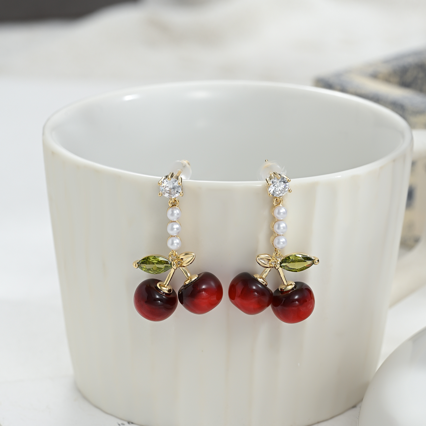 The new, niche and distinctive ear studs in a cherry shape are versatile for daily gatherings Item Picture