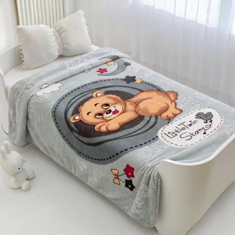 Cross-border foreign trade double-layer children's blanket, kindergarten student quilt, double-layer cloud blanket, baby blanket, children's nap blanket in autumn and winter Application Scenario