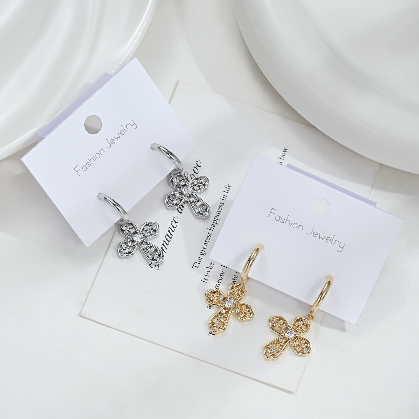Nuevo estilo de moda simple delicado temperamento de cuatro hojas earras orejeras elegantes y versátiles