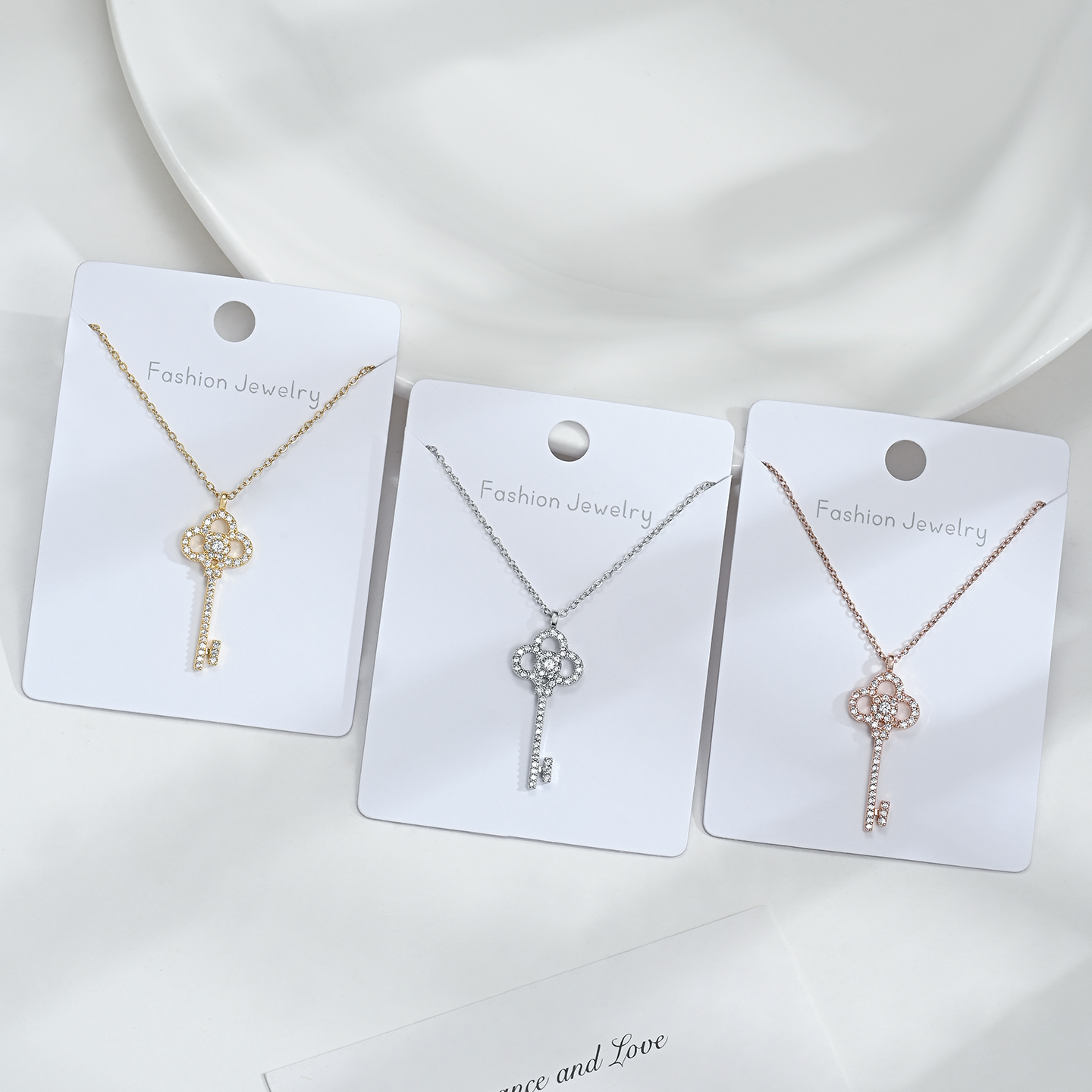 Ligero lujo nicho clave forma collar estilo de mujer alto sentido temperamento clavícula cadena