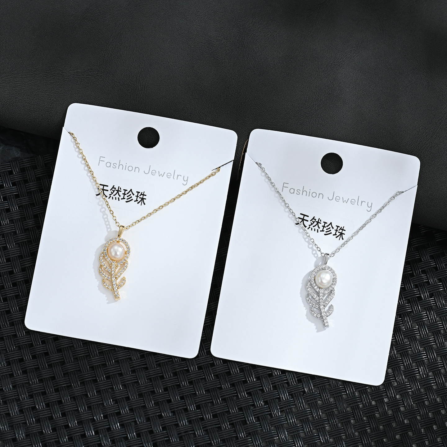 A retro-style romantic and exquisite fishbone atmosphere necklace that is versatile for daily use