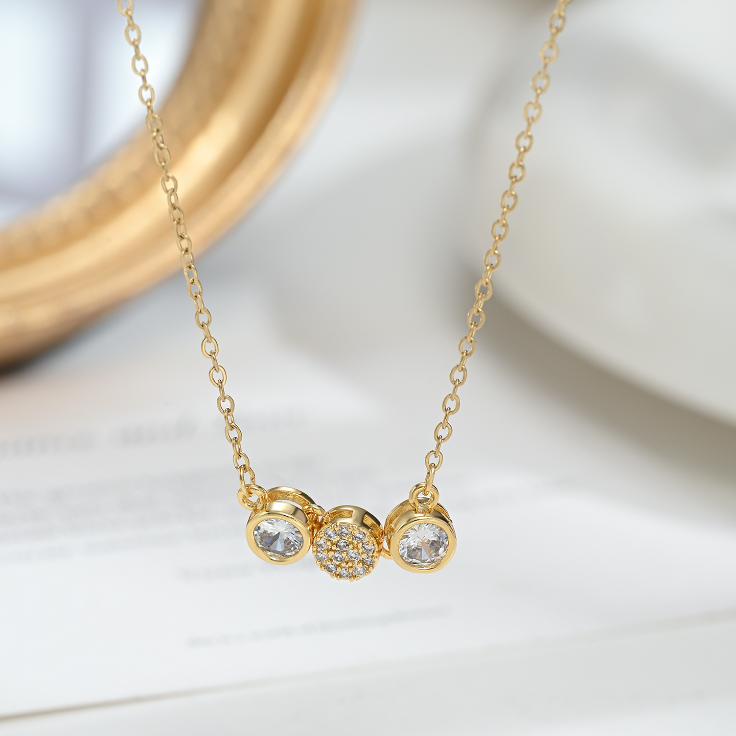 A light luxury and niche star collarbone chain women's high-end and elegant necklace as a gift for your girlfriend details Picture
