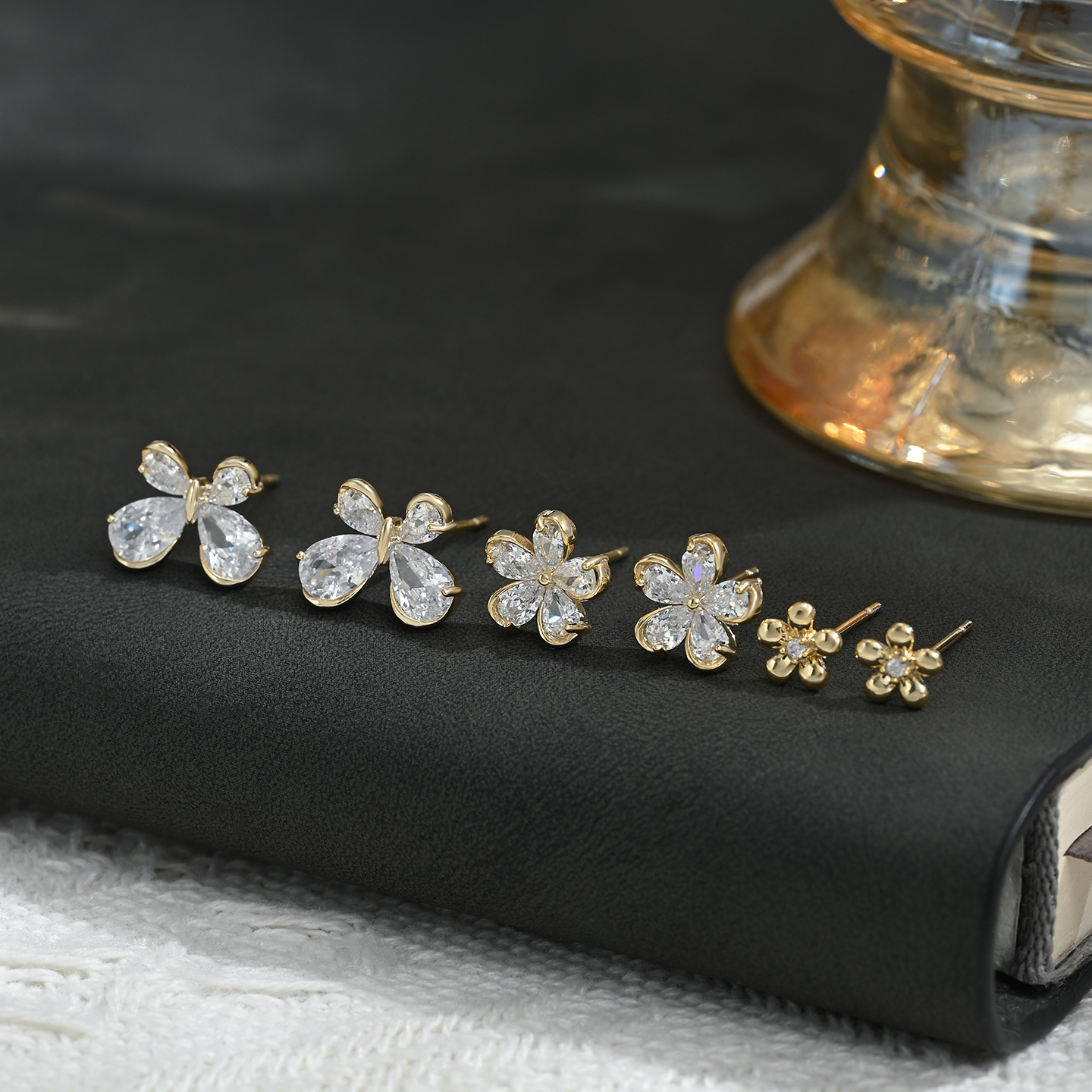 Exquisite and versatile design earrings, fashionable for daily commuting, three pairs of stud earrings per card Application Scenario