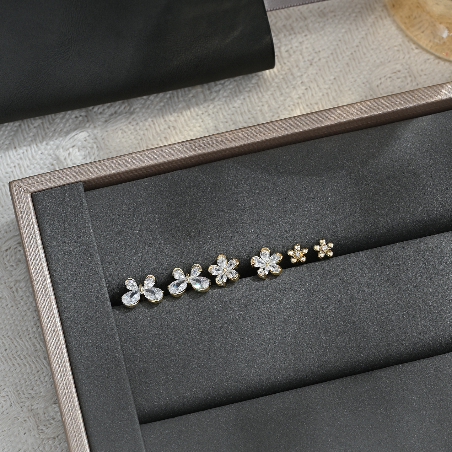 Exquisite and versatile design earrings, fashionable for daily commuting, three pairs of stud earrings per card Item Picture