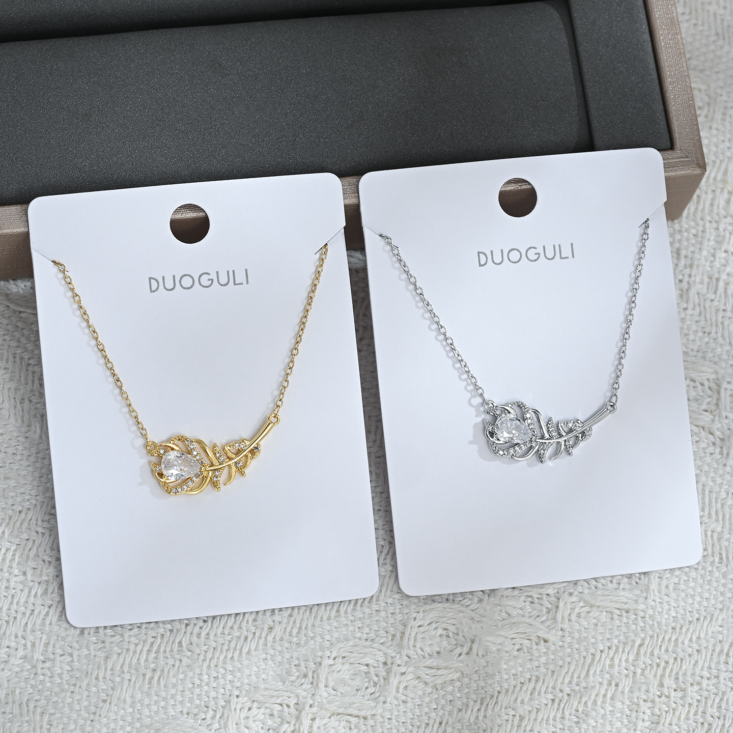 This new, fashionable, simple, unique and individual fishbone necklace is perfect for daily gatherings