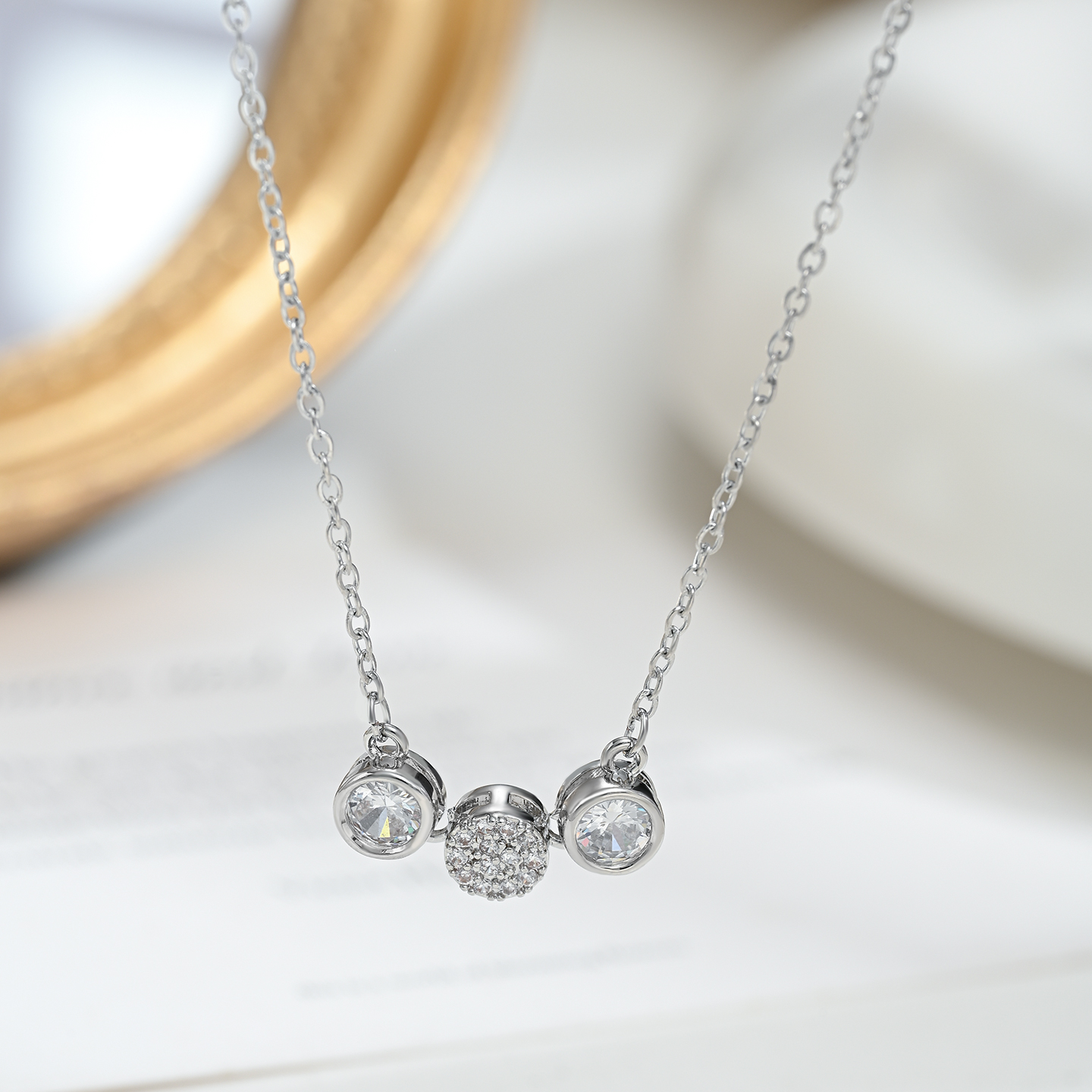 A light luxury and niche star collarbone chain women's high-end and elegant necklace as a gift for your girlfriend Specification image