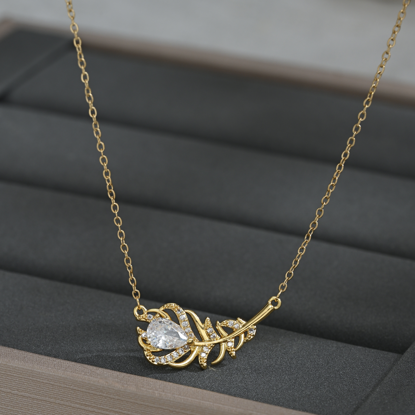 This new, fashionable, simple, unique and individual fishbone necklace is perfect for daily gatherings Specification image