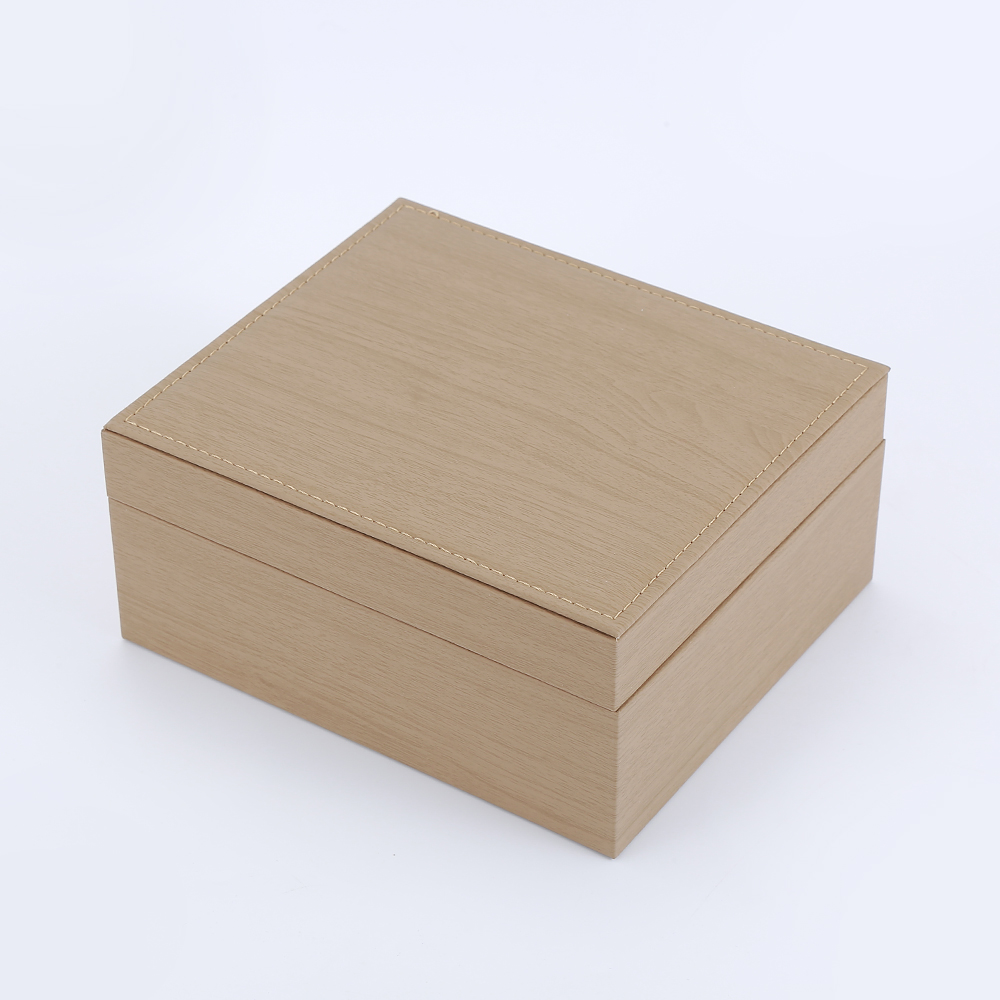 Leather storage box, multi-functional portable organization box, universal gift packaging box, jewelry box, watch set box Application Scenario