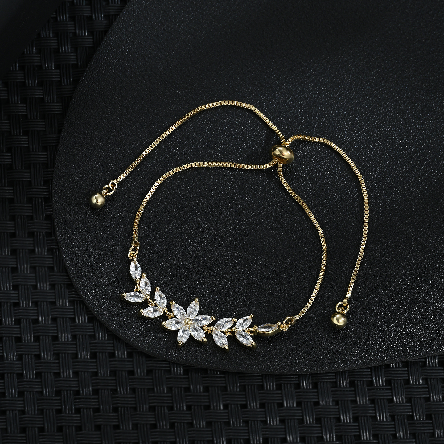 Pulsera de diseño de flores de moda para mujeres irregular versátil para uso diario details Picture