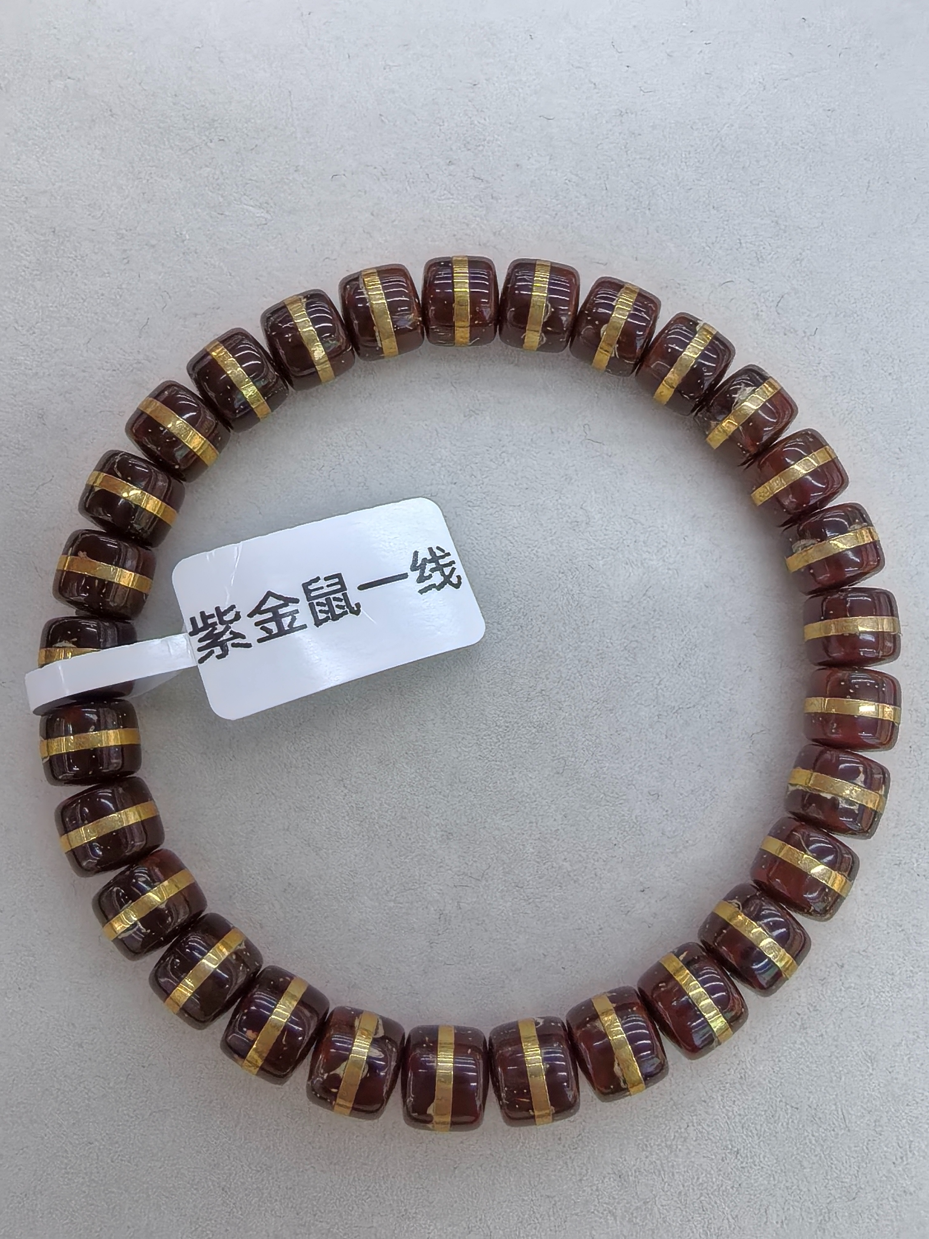 “紫金鼠”，也叫“招财鼠菩提子”“三眼招财鼠菩提子”等