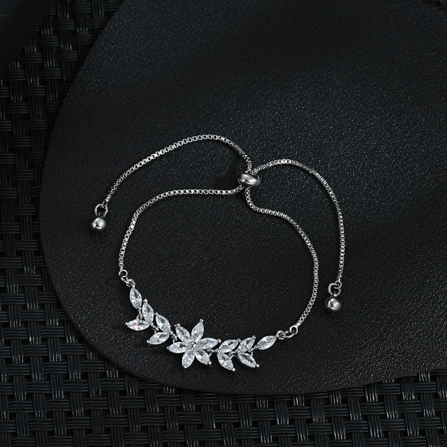 Pulsera de diseño de flores de moda para mujeres irregular versátil para uso diario Specification image