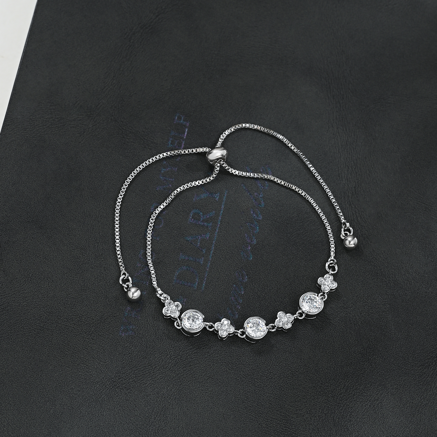 A minimalist new four-leaf clover round pull-out versatile everyday bracelet Specification image