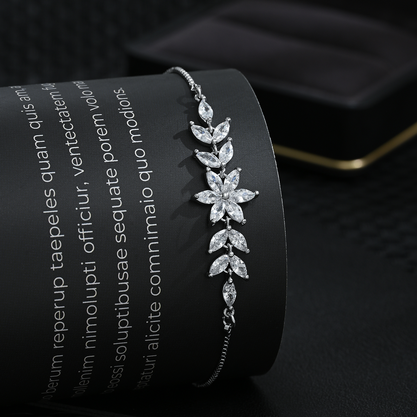 Pulsera de diseño de flores de moda para mujeres irregular versátil para uso diario Item Picture