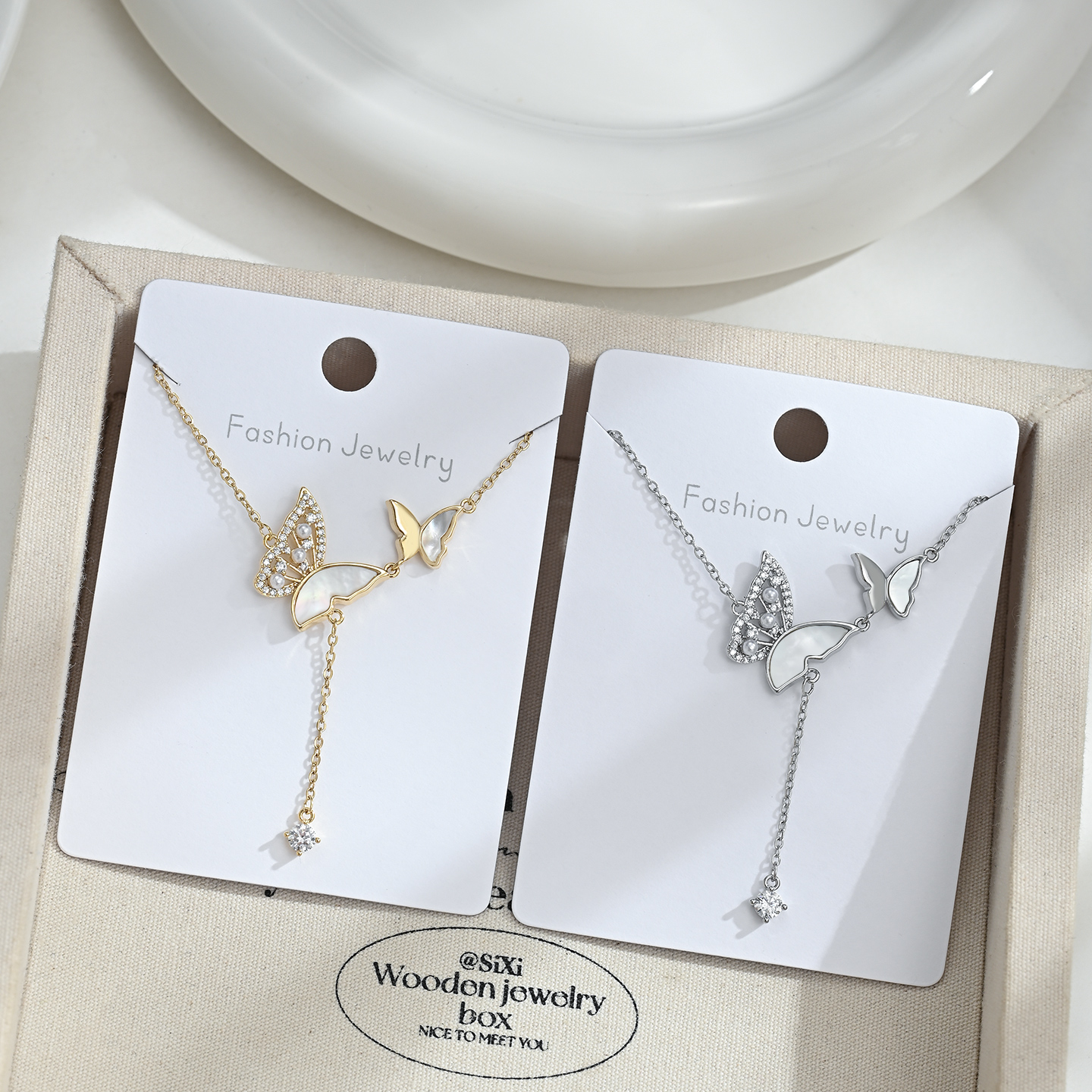 The new sweet forest-themed butterfly dynamic and elegant necklace is versatile for daily use