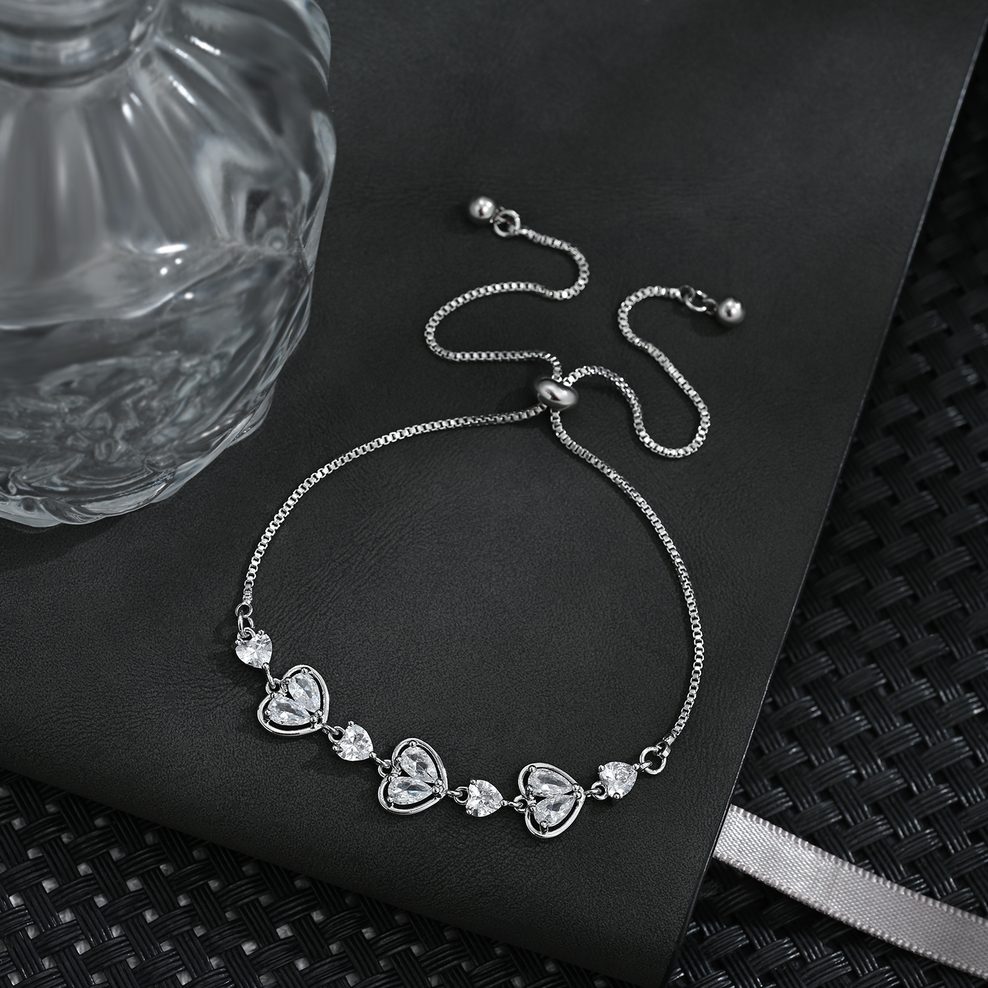 Nueva luz lujo elegante corazón pulsera pulsera extraíble temperamento desgaste accesorios details Picture