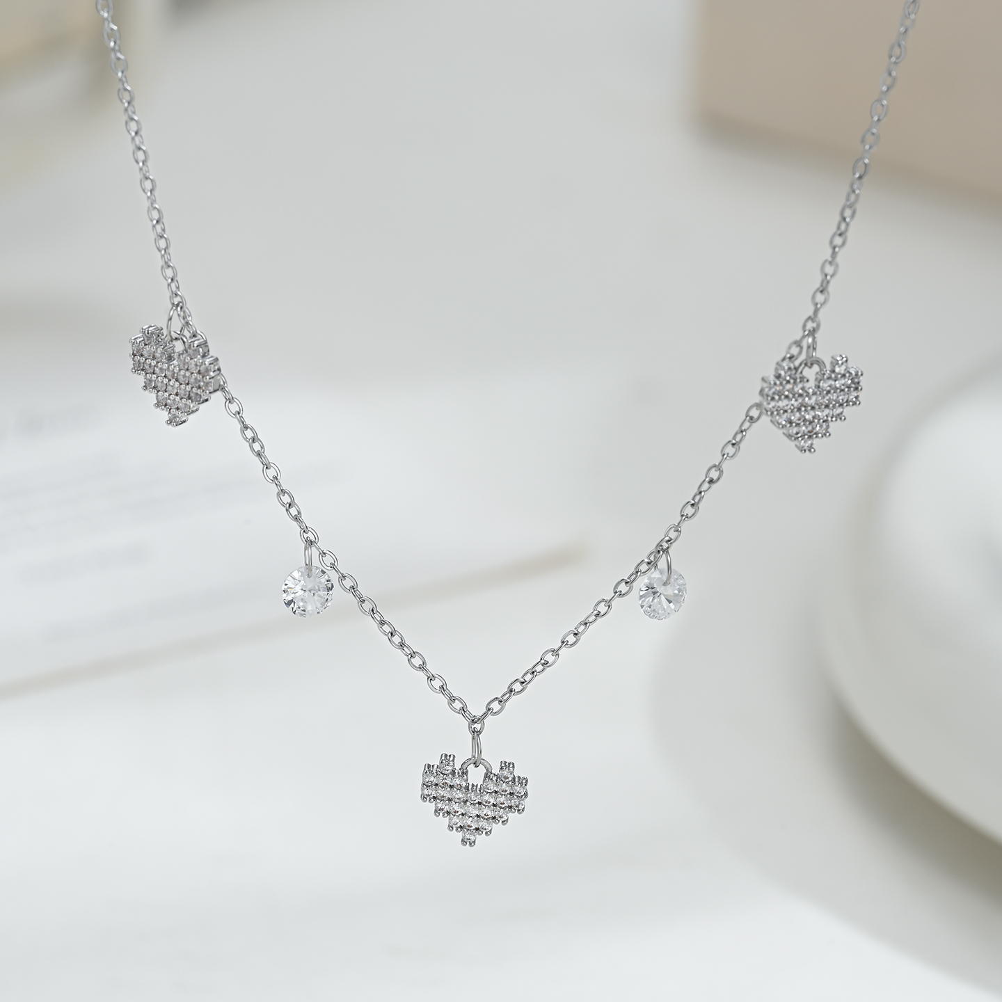 A fashionable, elegant, sweet heart-shaped necklace that is versatile for daily use Specification image