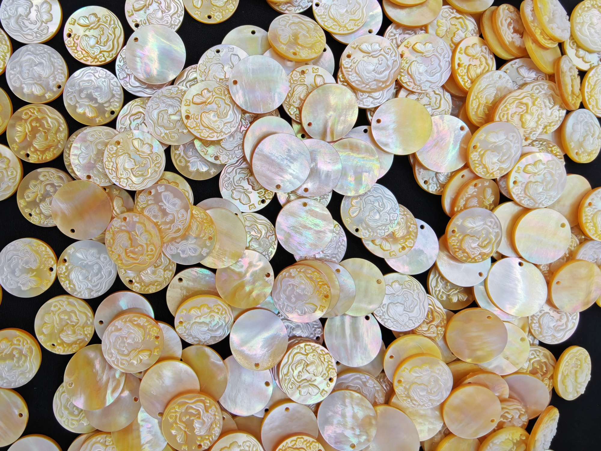 Natural shell yellow butterfly shell carving DIY carving accessories Bracelet accessories pendant necklace accessories detail image 3