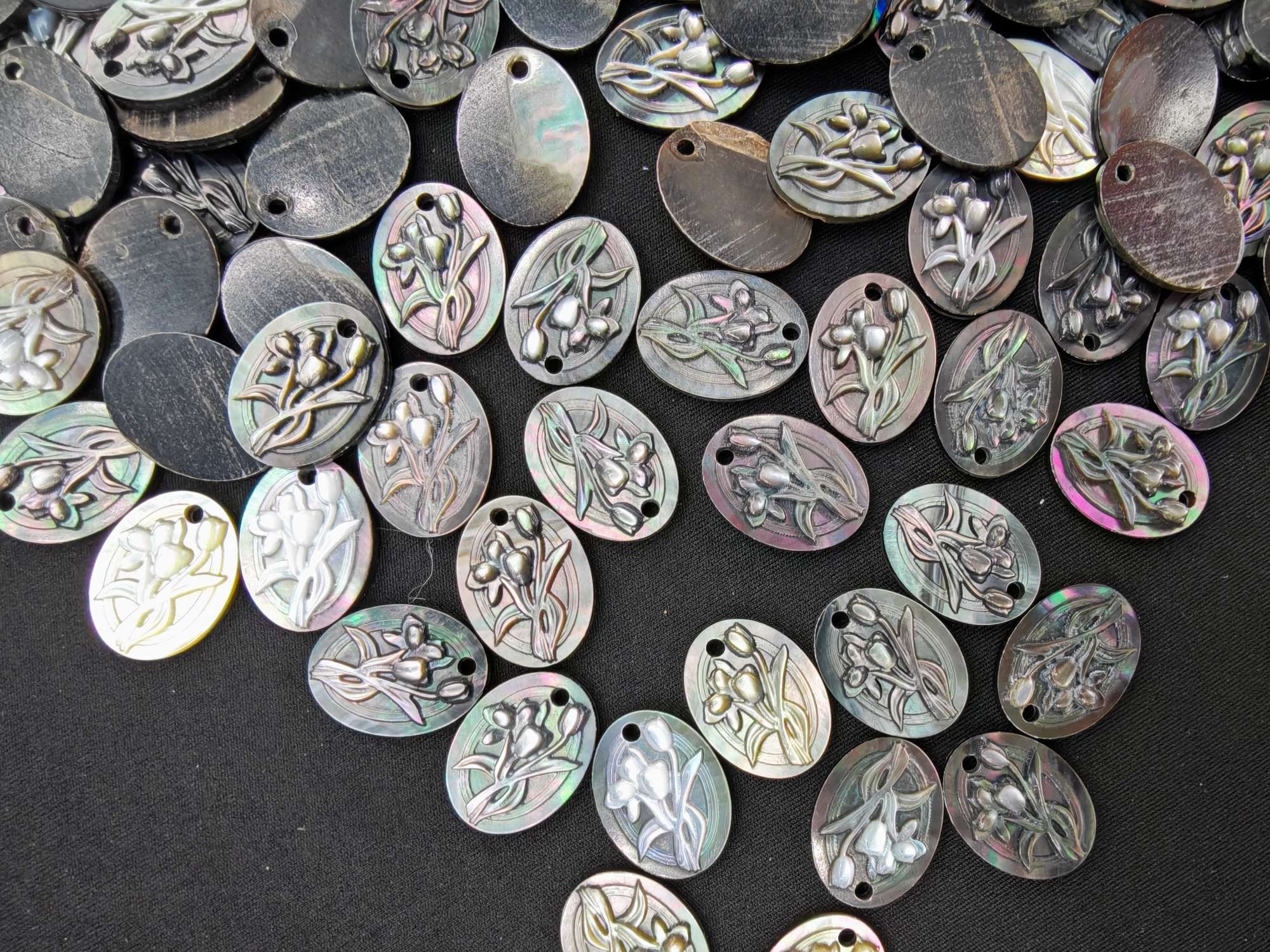 Natural shell black butterfly shell carving DIY carving accessories Bracelet accessories pendant necklace accessories