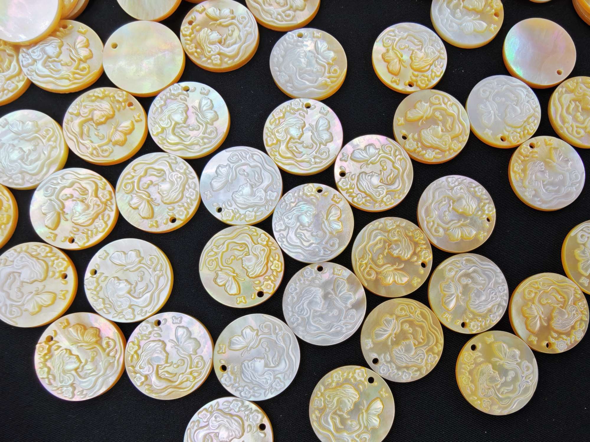 Natural shell yellow butterfly shell carving DIY carving accessories Bracelet accessories pendant necklace accessories