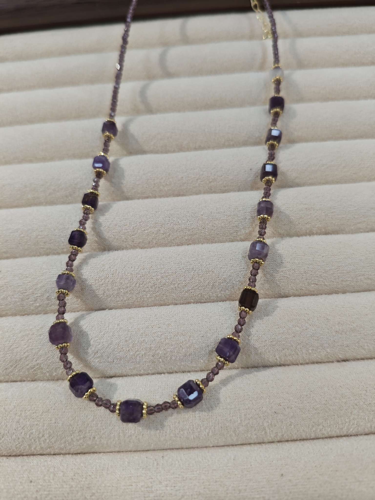 New necklace, a fashionable and elegant amethyst natural stone necklace