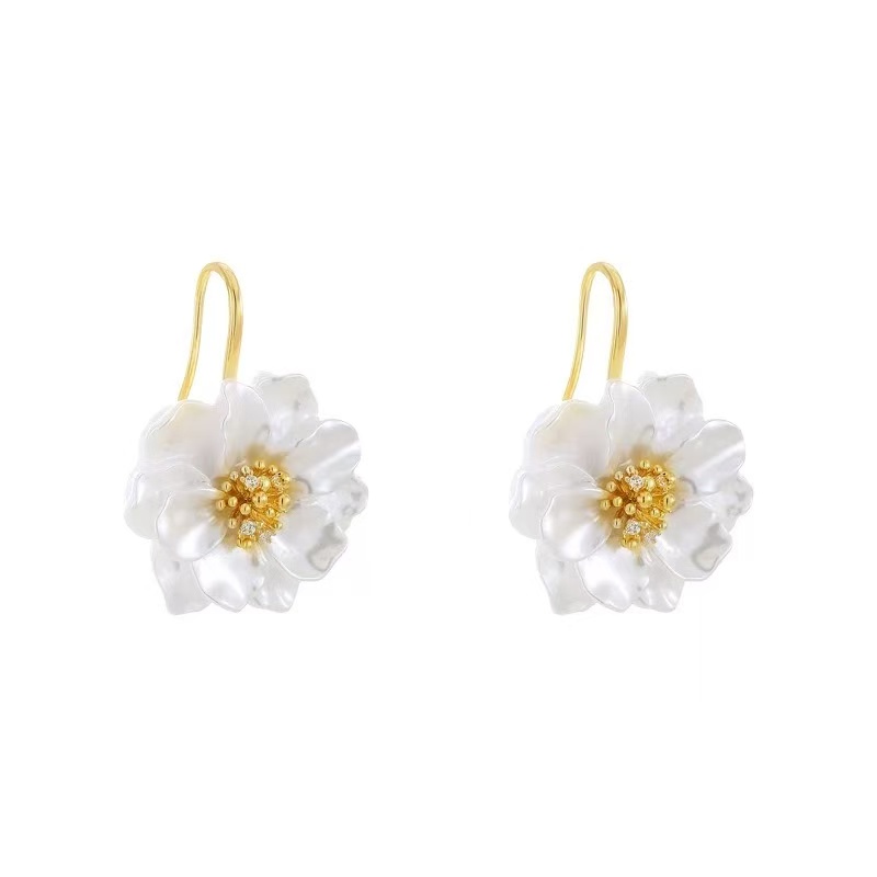 The new, niche, unique and sweet Daisy stud earrings are versatile for daily use Item Picture