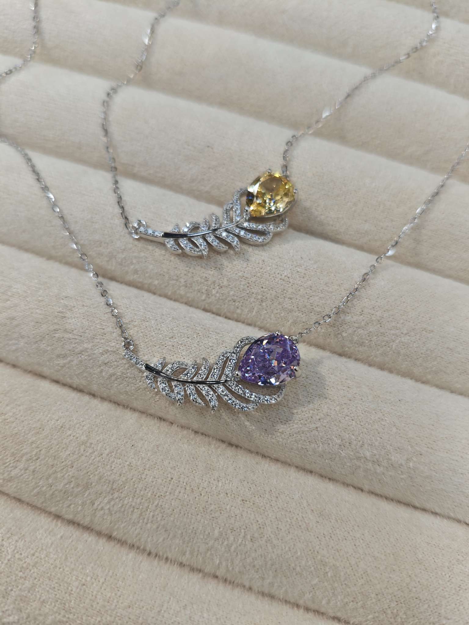 The new silver jewelry necklace is available in two colors, featuring a high-end feather ice flower cut zircon S925 silver necklace detail image 2
