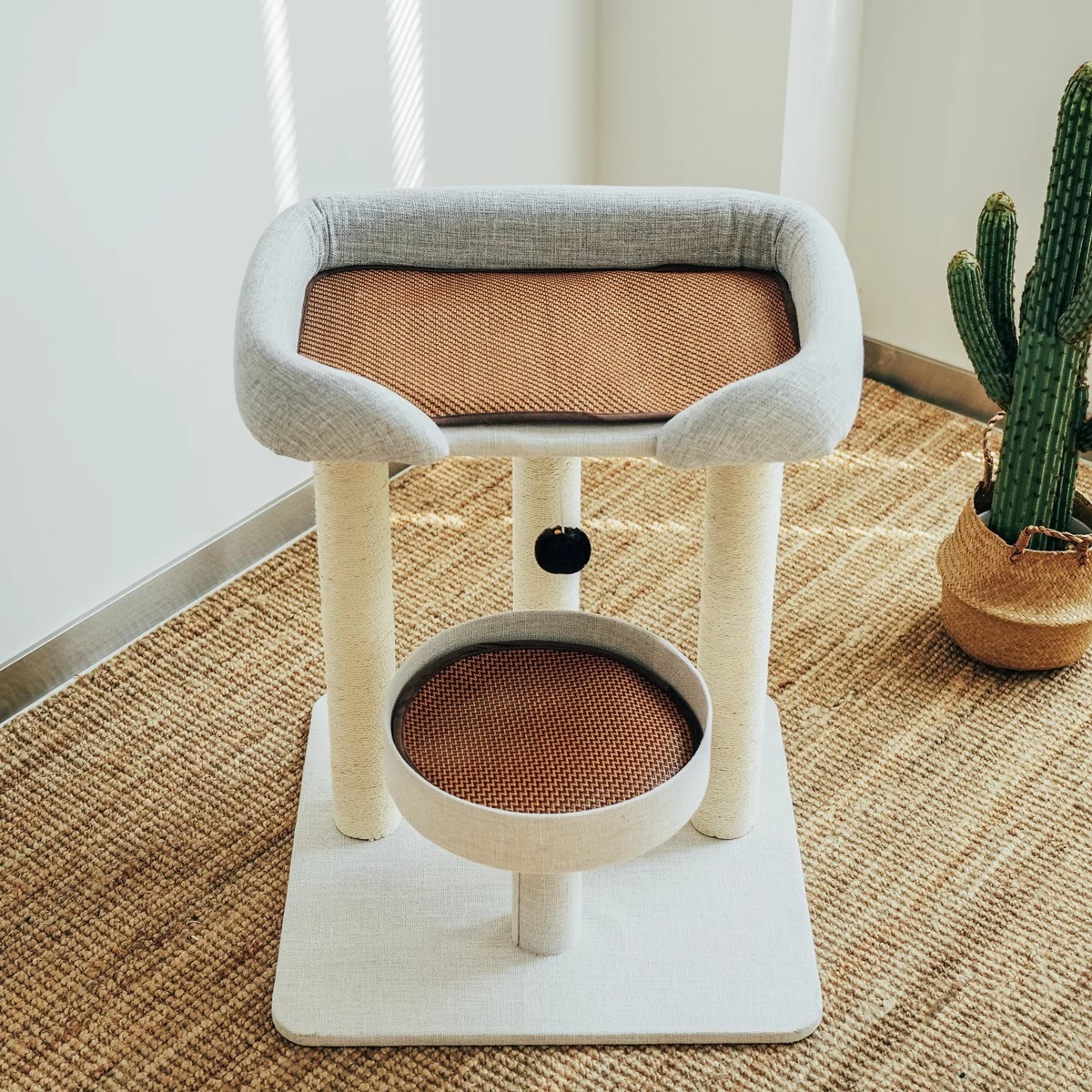 Internet-famous large bed, cat bed, cat tree integrated cat climbing frame, large cat doll, Maine climbing sisal column, cat house grabber Application Scenario