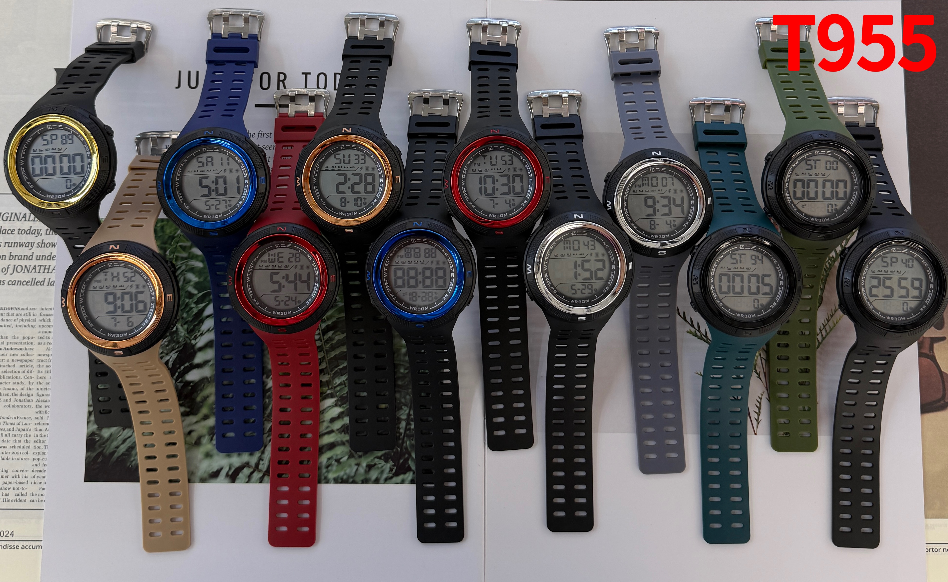The YITONG basic model electronic watch from YITONG offers high cost performance and durability. It is specially designed for students to wear in class and on a daily basis. The 955 round, colored, deep water-resistant, luminous sports electronic watch is a trend Application Scenario