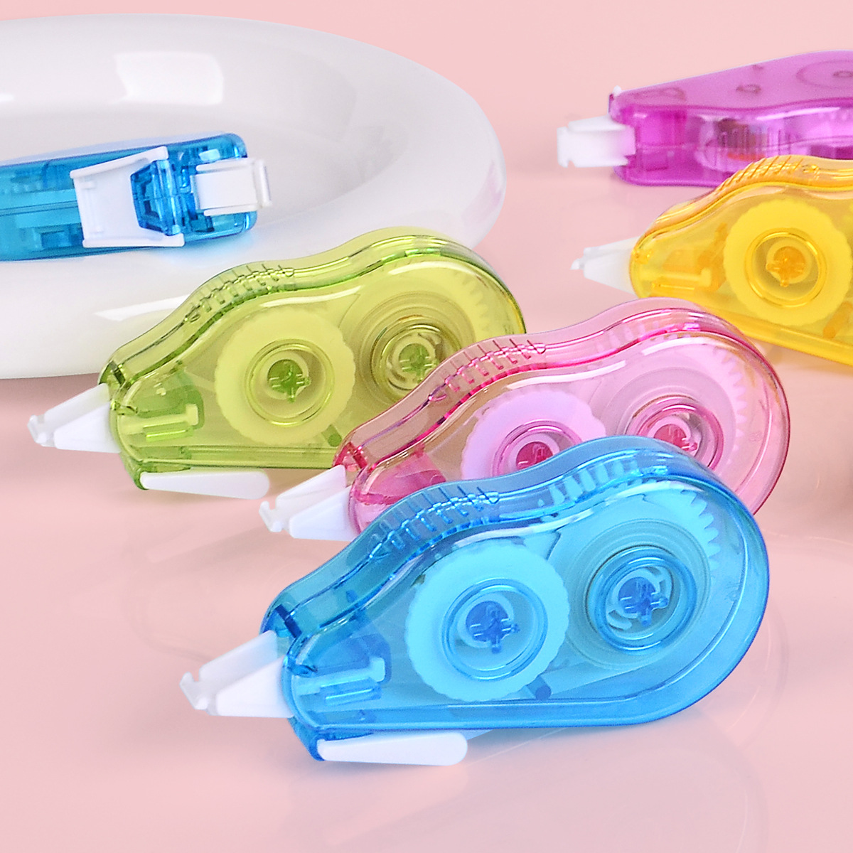 The creative correction tape for students' stationery and learning supplies, the cartoon practical mini correction tape, is smooth details Picture