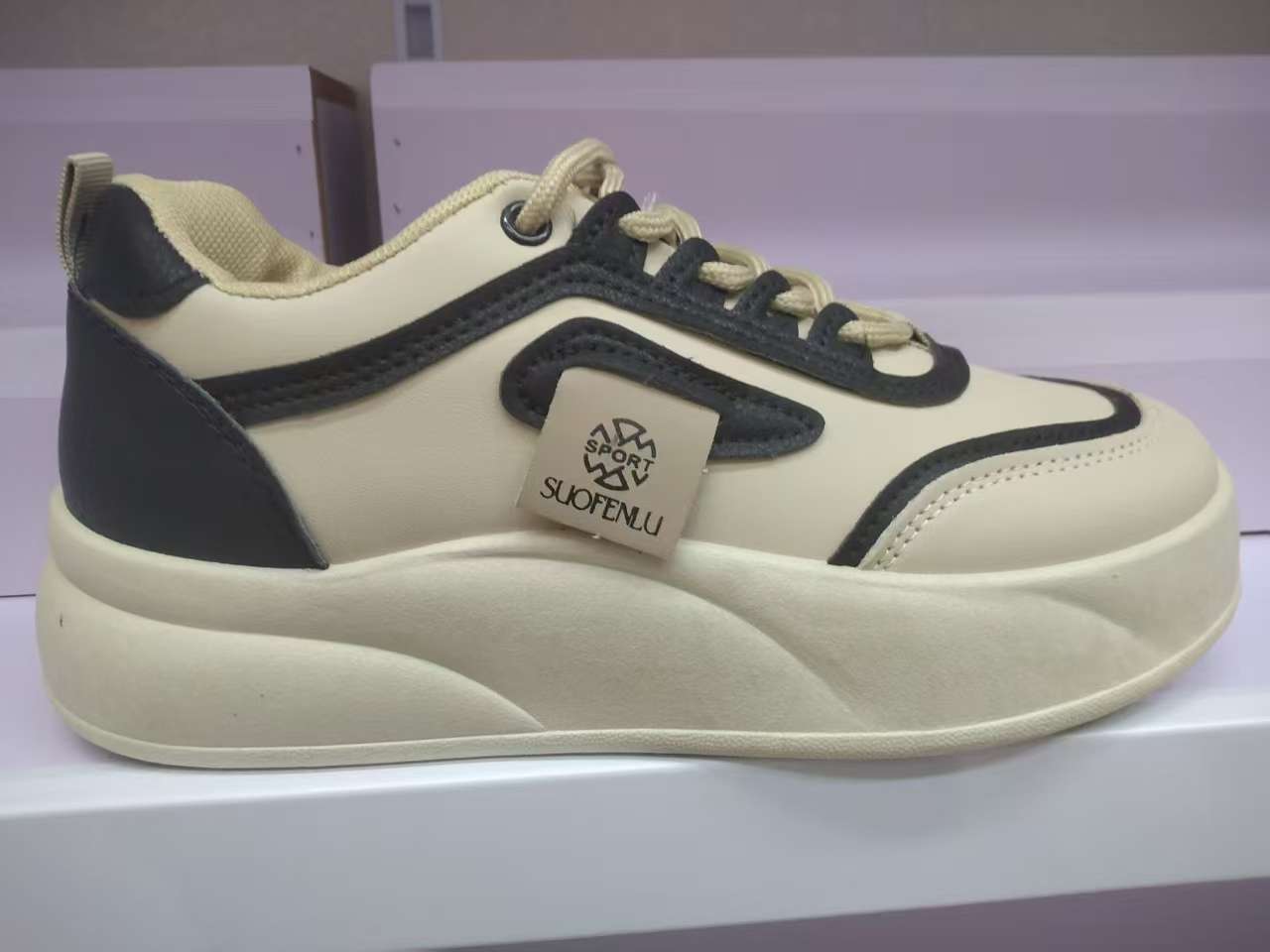 Thick-soled women's sneakers that are easy and not tiring to the feet detail image 3