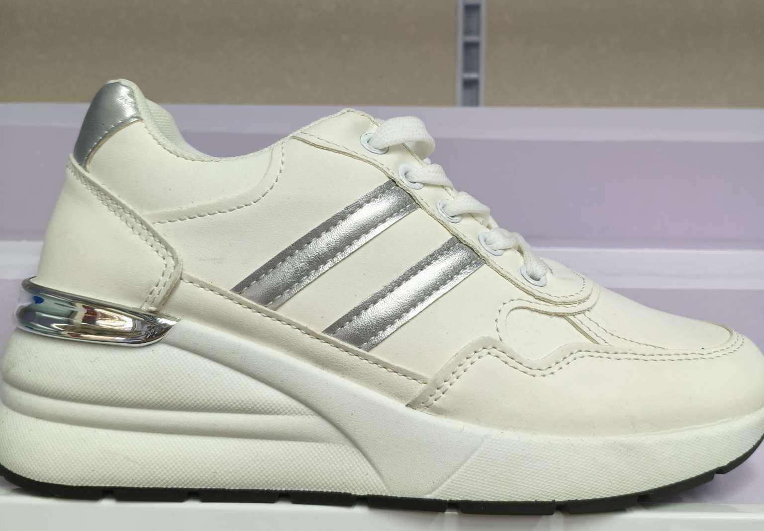 Thick-soled fashionable women's shoes details Picture