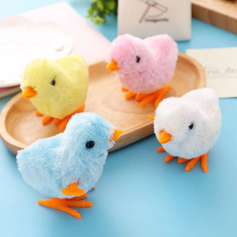 The wind-up chicken simulates a cute jumping chick. When it's wound up, it will run with a plush toy