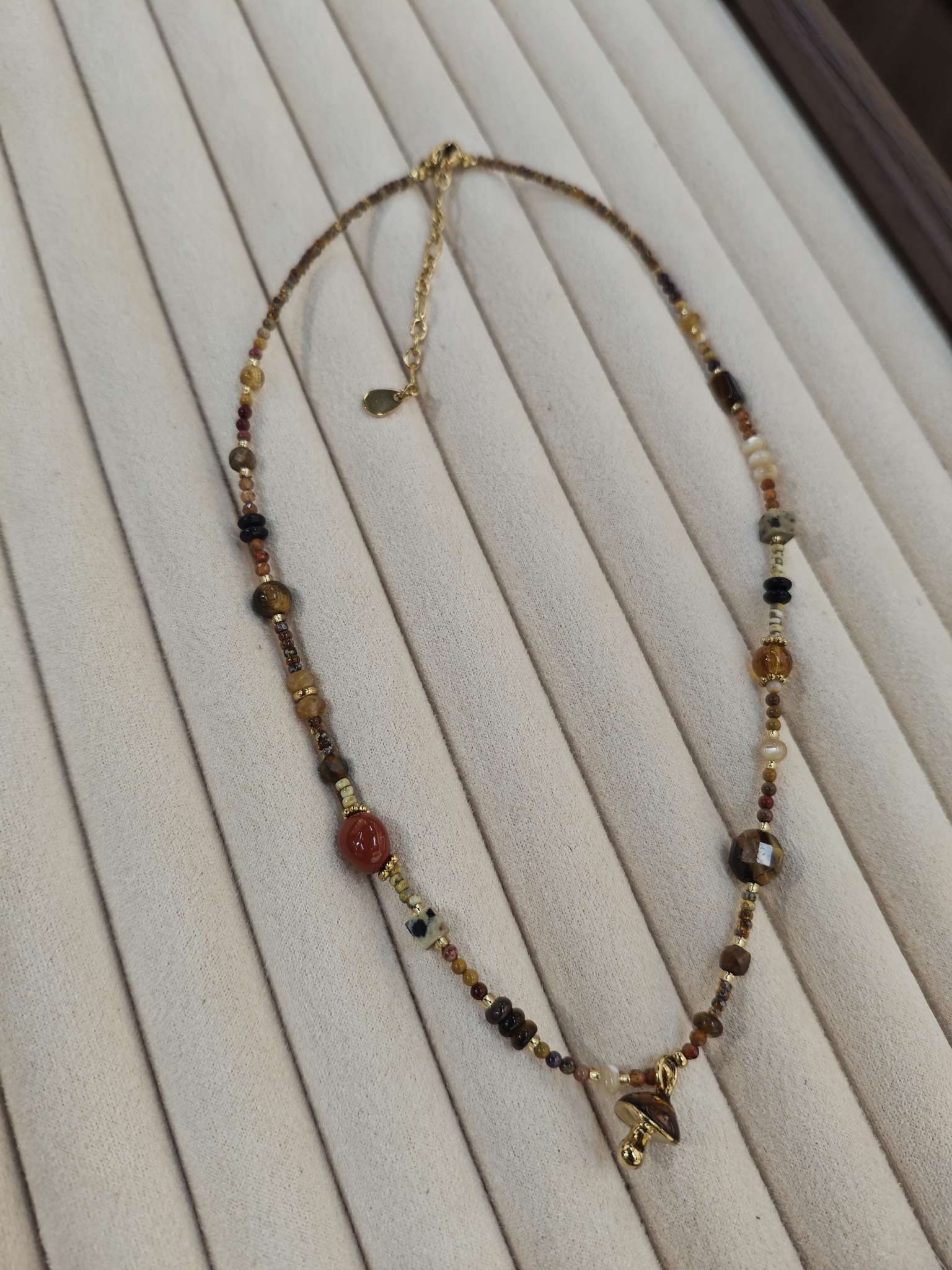 New natural stone necklace, retro beaded golden small mushroom pendant necklace detail image 4