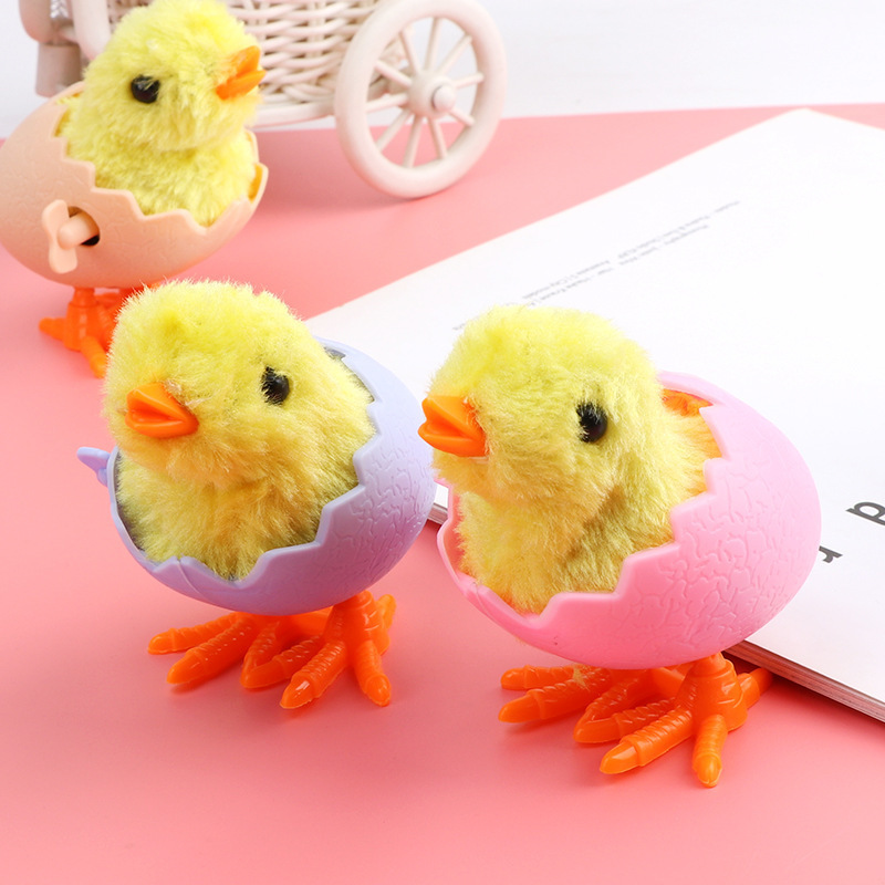 New and unique plush wind-up chicks from the toy street stall for Christmas, nostalgic children's toys details Picture