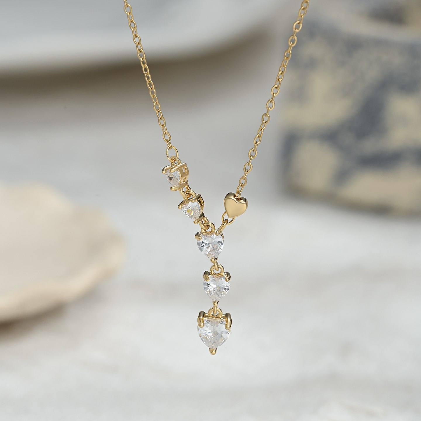 Exquisitely designed forest-themed long sweet heart-shaped necklace, a versatile choice for daily gatherings Specification image