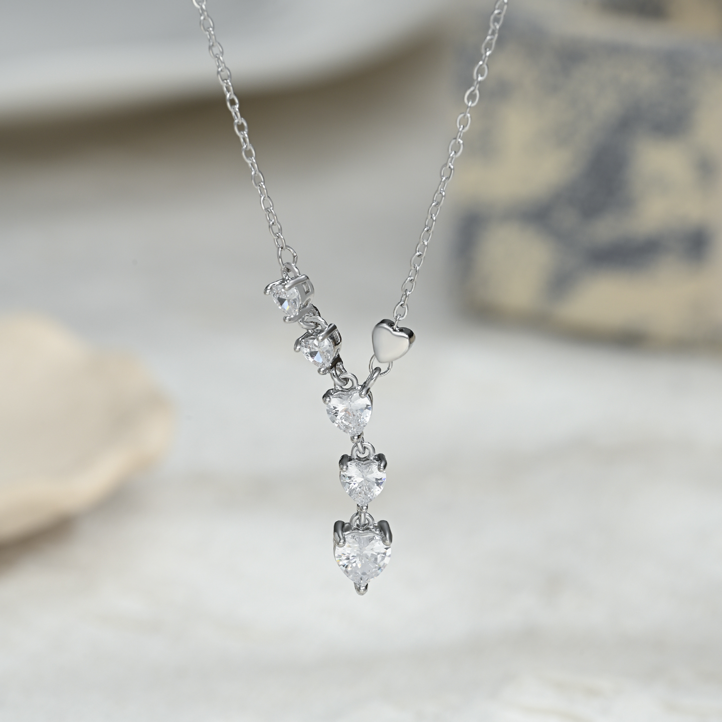 Exquisitely designed forest-themed long sweet heart-shaped necklace, a versatile choice for daily gatherings details Picture