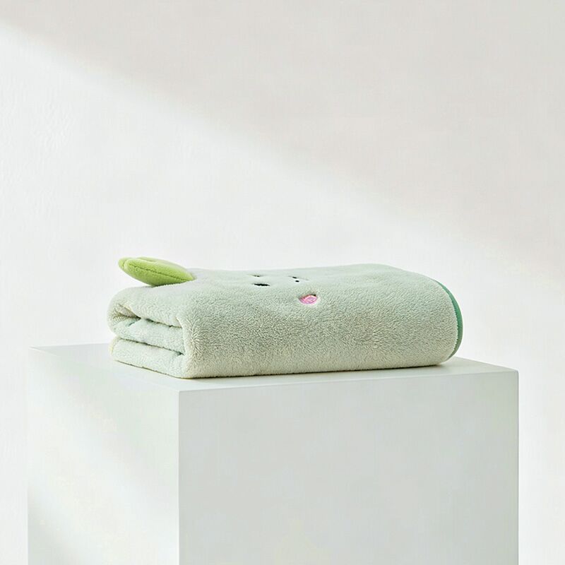 Futian coral fleece bath towel, cute animal large towel, absorbent, soft and non-shedding, student dormitory, home bathing Application Scenario