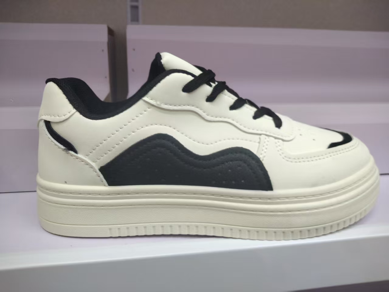 Fashionable, versatile and comfortable thick-soled sneakers for both men and women detail image 4