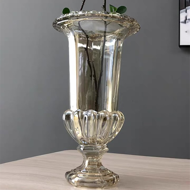 European-style crystal vase for the living room, large transparent high-footed glass vase with high flower buds, Nordic home decoration flower arrangement Application Scenario