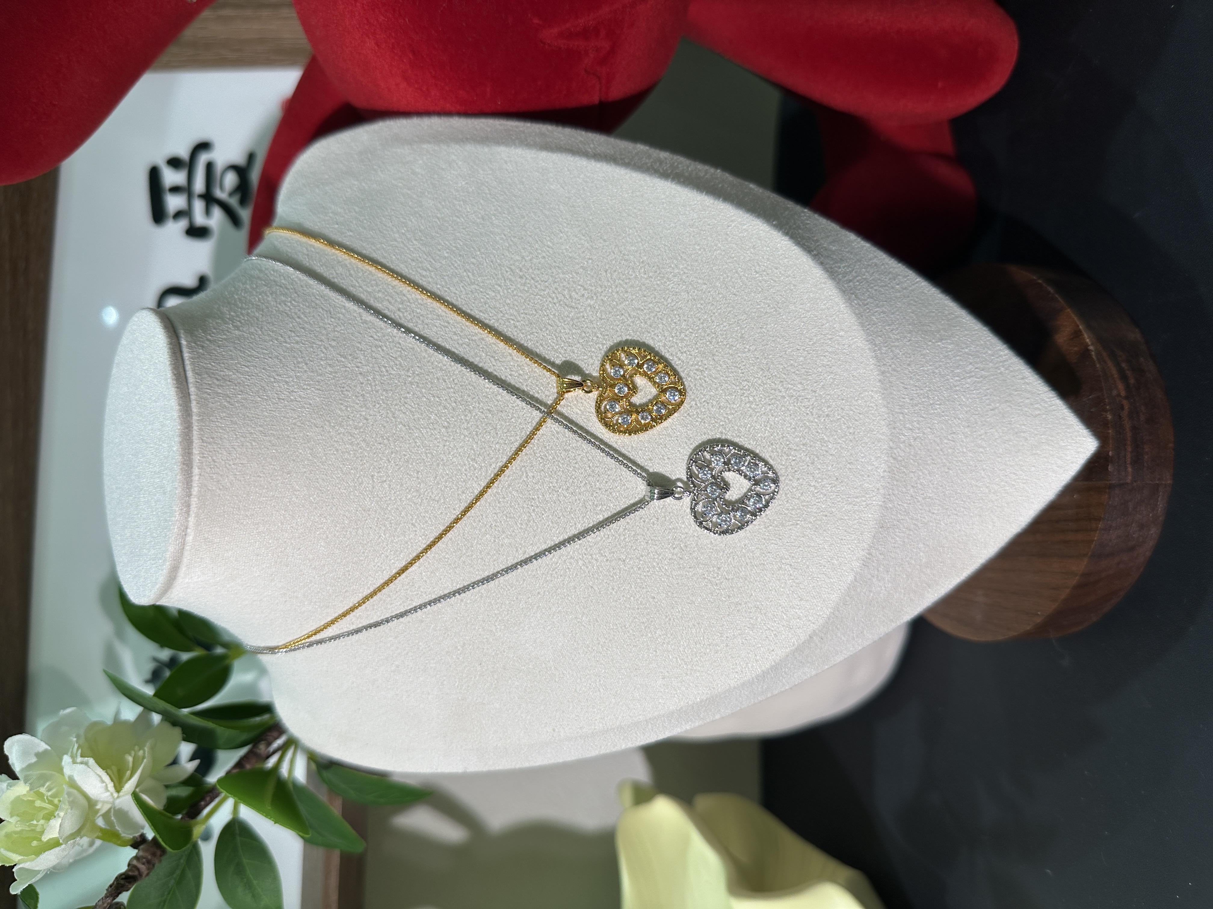 Cobre chapado en oro 24k guangdong artesanía corazón blanco circonio collar moda versátil recomendado