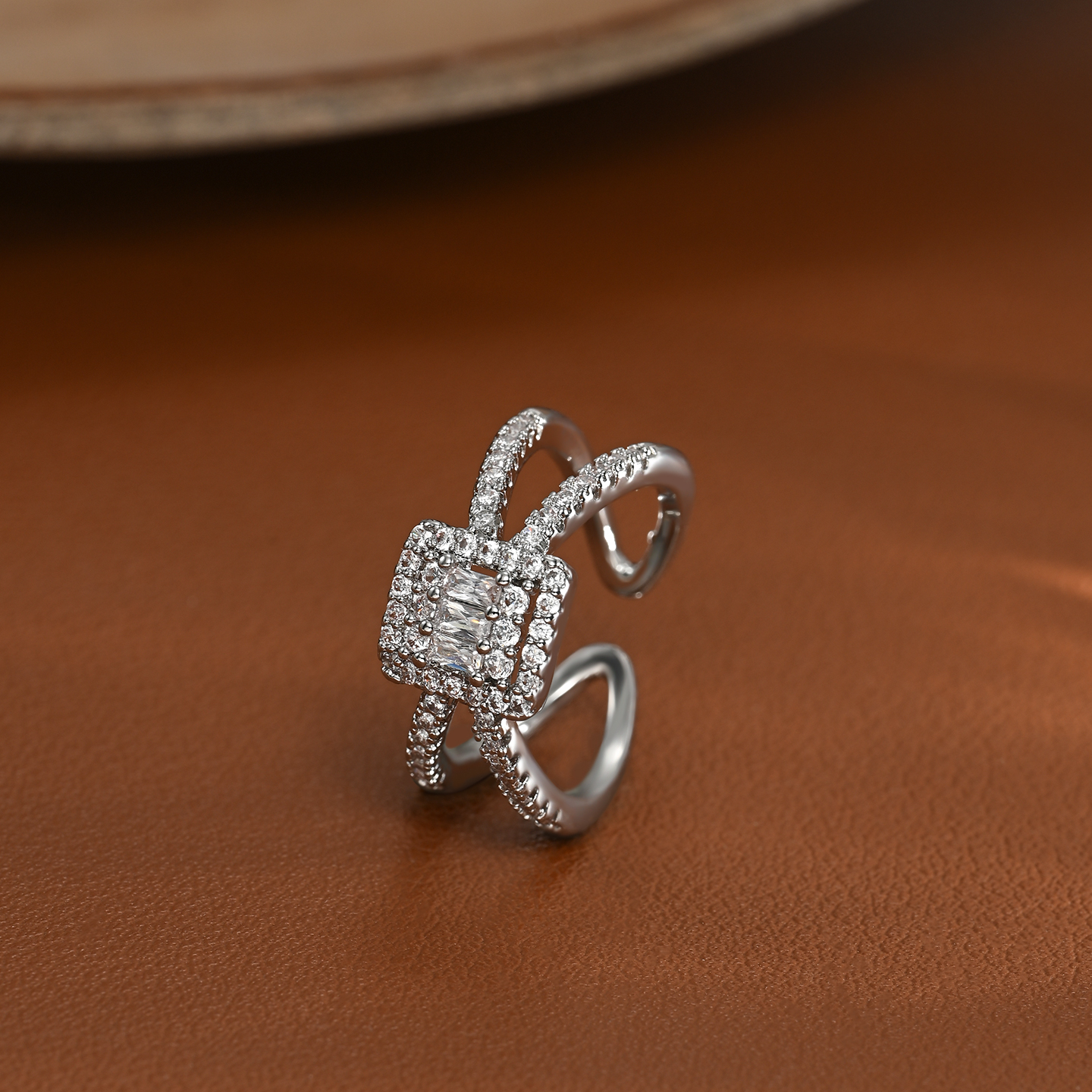 Nueva luz de lujo nicho versátil cerradura apertura mujer anillos details Picture