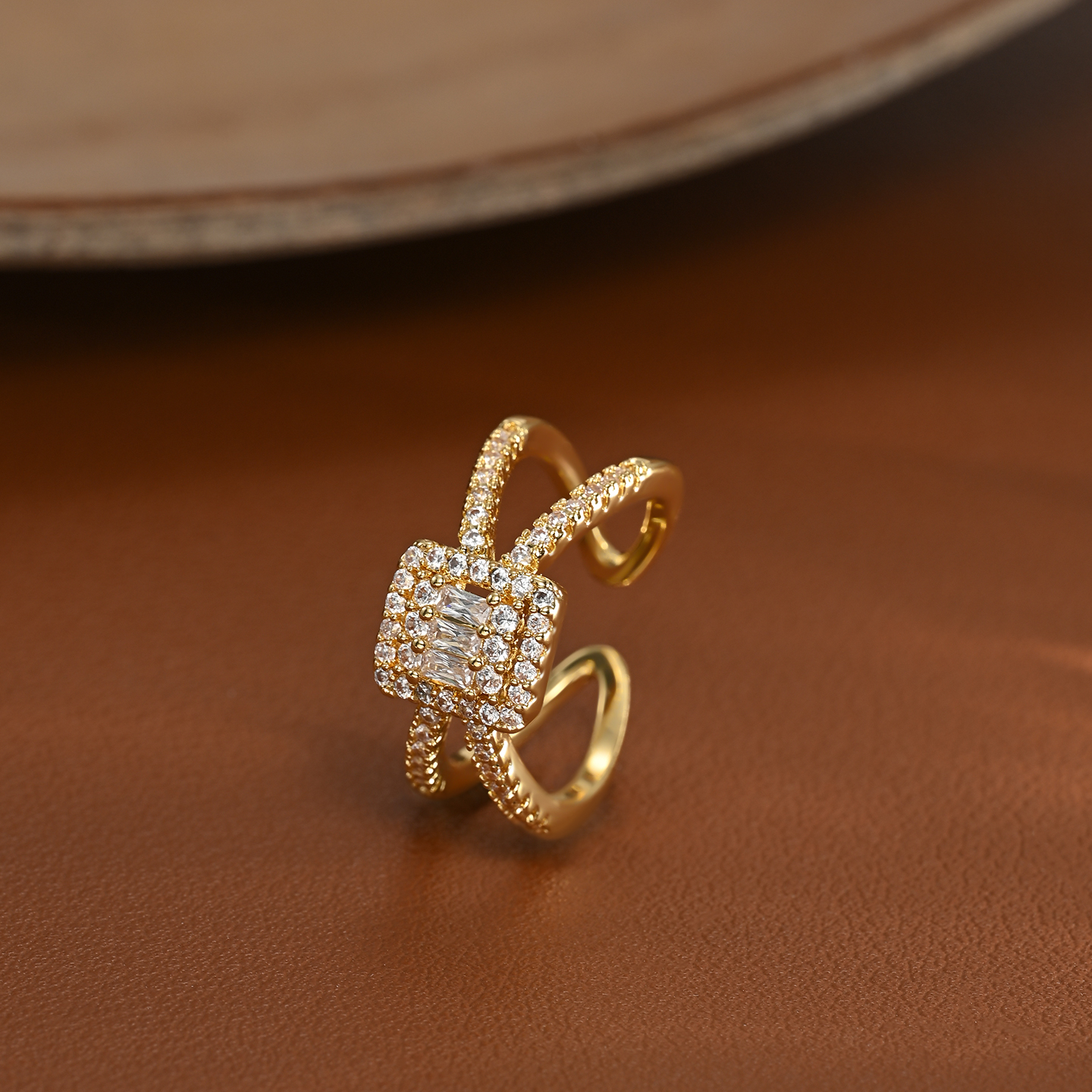 Nueva luz de lujo nicho versátil cerradura apertura mujer anillos Specification image
