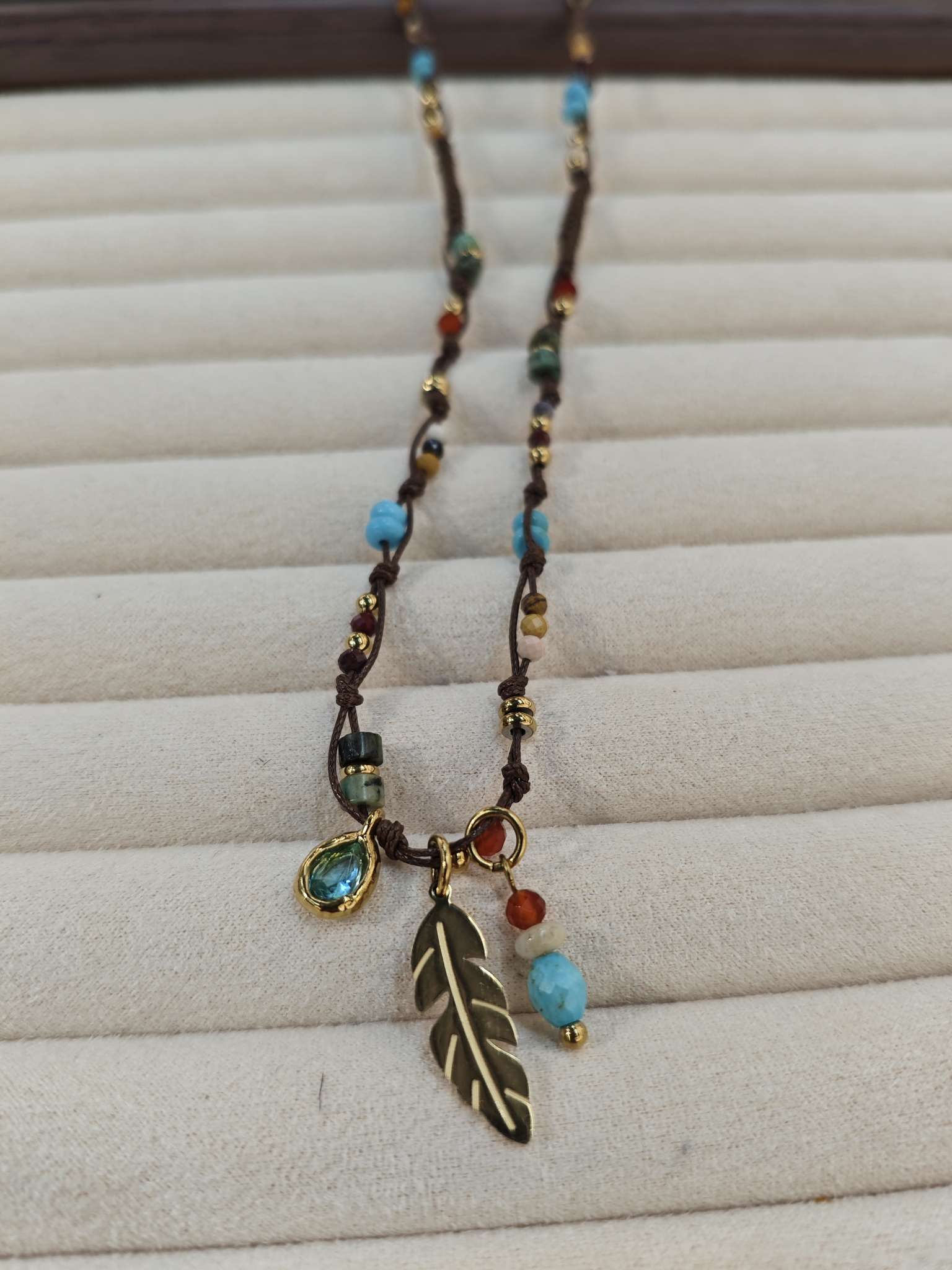 Influential new accessory, retro-style African pine feather pendant hand-woven rope necklace detail image 3